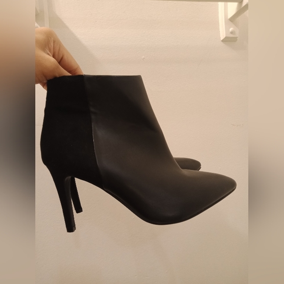 Worthington Ankle Black Boots Solid - Picture 1 of 5